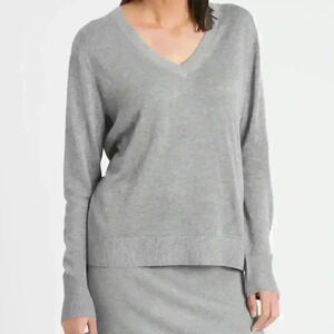 Banana Republic V-Neck Sweater Match Back